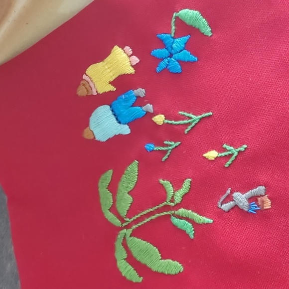 Three Vintage Handmade Red Linen Napkins with Folk Art Embroidery - Picture 8 of 8